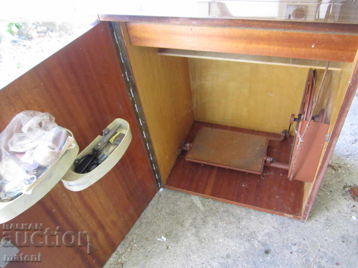 MAȘINĂ DE CUSUT POLONEZĂ VECHE LUCZNIK - 6 MAȘINĂ DE CUSUT POLONEZĂ VECHE LUCZNIK - 6