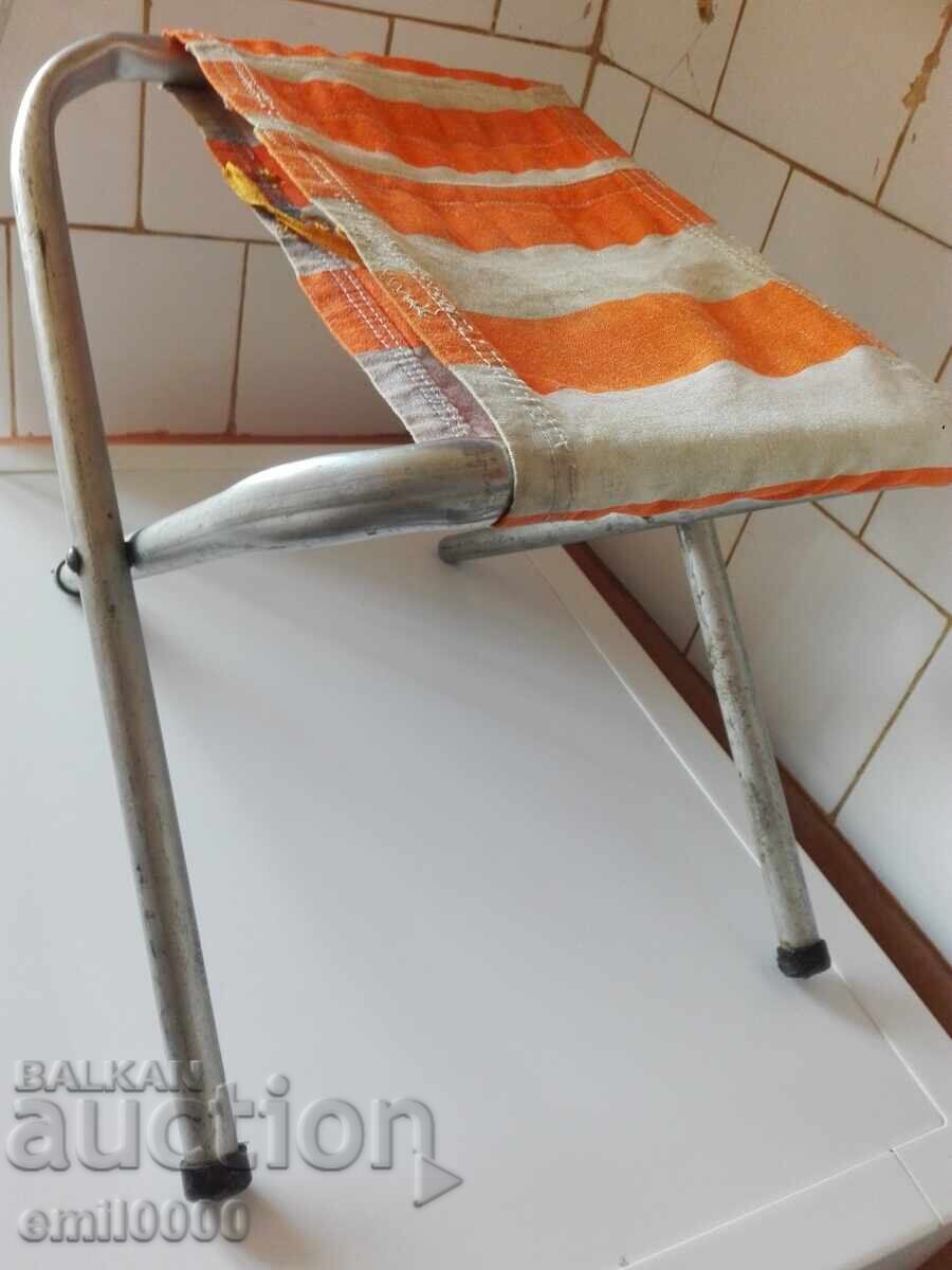 Scaun vechi de pescar cu preț 11.99 BGN | € 6.13