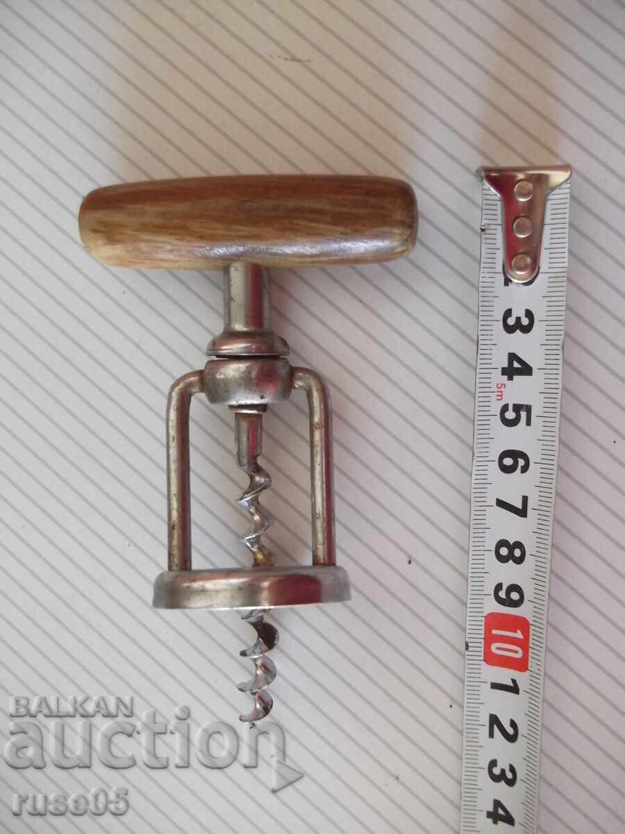 Τιρμπουσόν παλιό από την σοσιαλιστική εποχή με ξύλινη λαβή