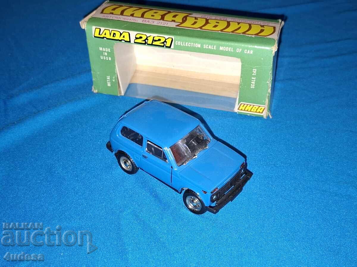 Model metalic rusesc de mașină Lada VAZ 2121 Niva la scara 1:43 cu preț 199.00 BGN | € 101.75