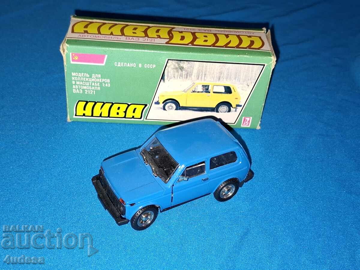 Model metalic rusesc de mașină Lada VAZ 2121 Niva la scara 1:43