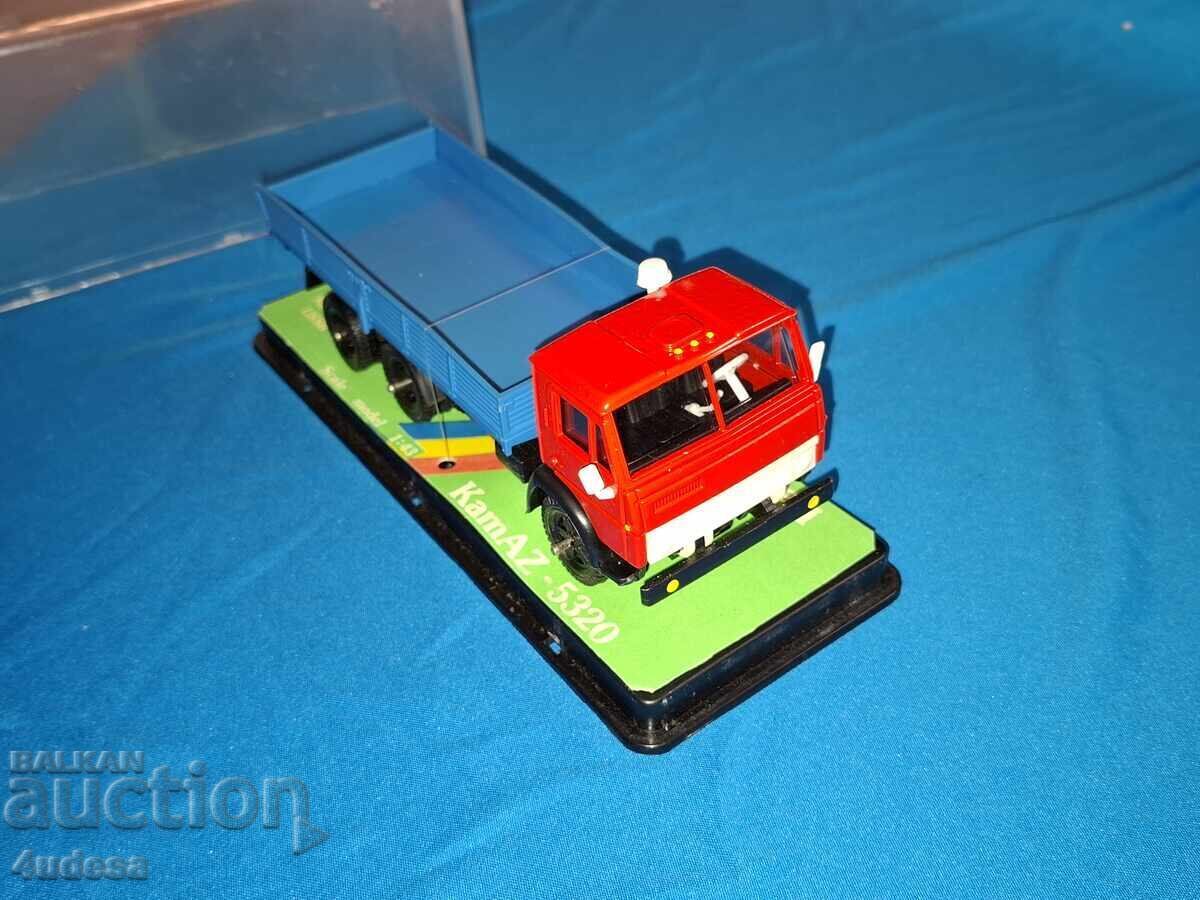 Ρωσικό σοβιετικό σοσιαλιστικό μοντέλο KAMAZ 5320 σε κλίμακα 1:43 ΕΣΣΔ με τιμή € 92.03 | 180.00 BGN