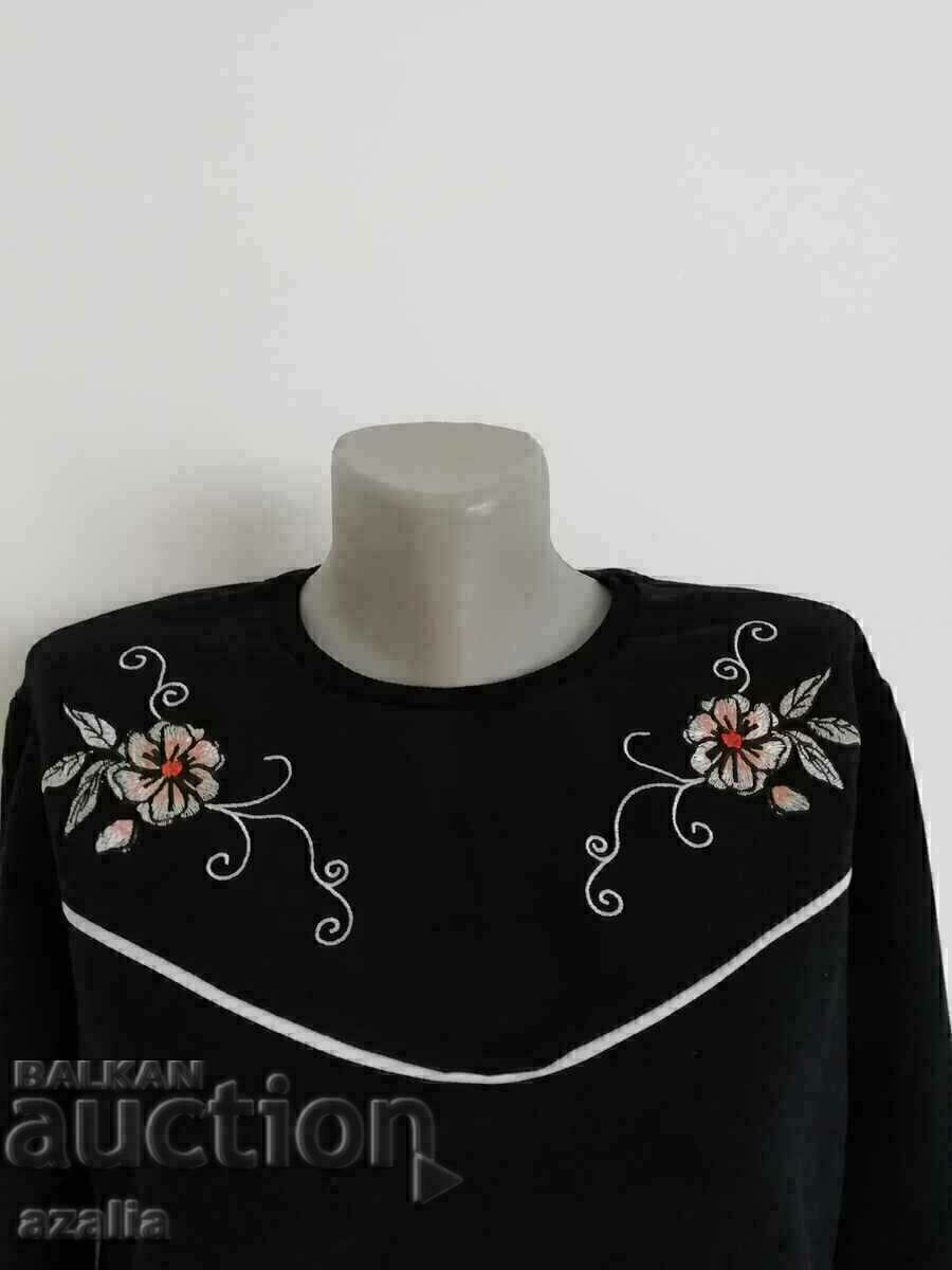 Black quilted blouse with two flower ornaments, size M with price 10.00 BGN | € 5.11 Black quilted blouse with two flower ornaments, size M with price 10.00 BGN | € 5.11