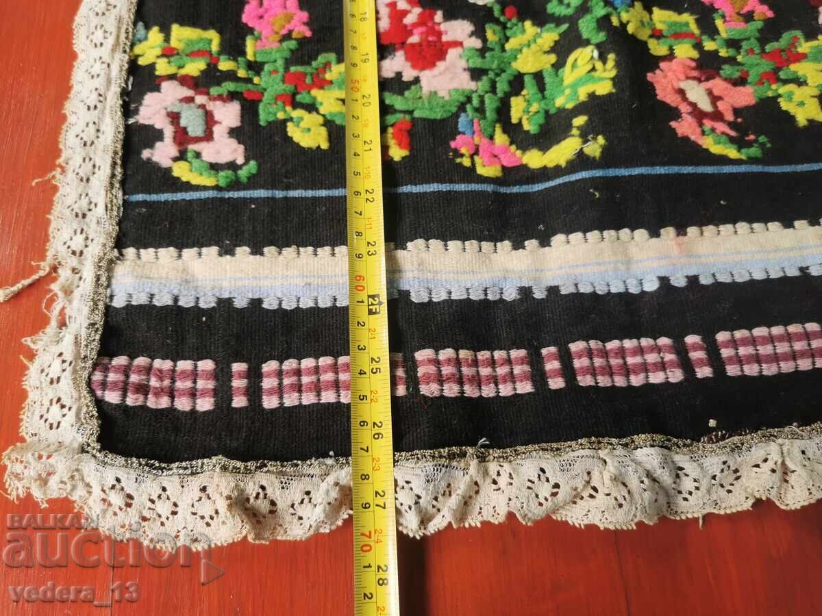 Delivery of FOLK COSTUME - APRON Delivery of FOLK COSTUME - APRON