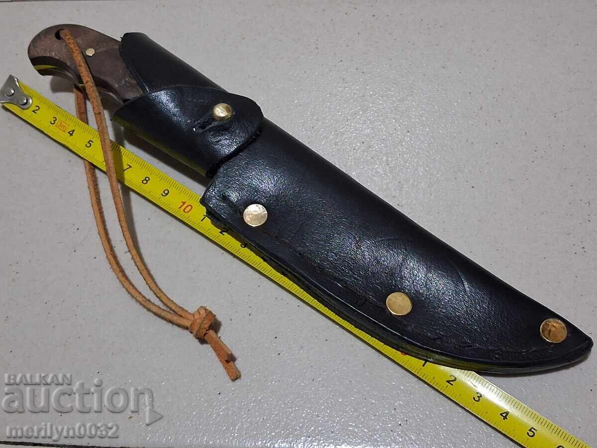 Auction  Hunting knife with leather Browning sheath