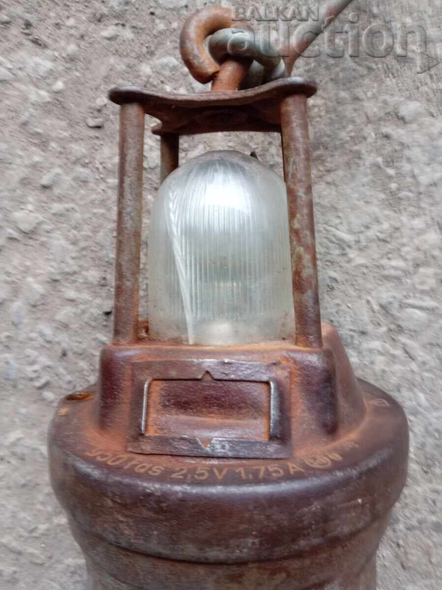 Licitație Lampă veche germană cu acumulator Licitație Lampă veche germană cu acumulator