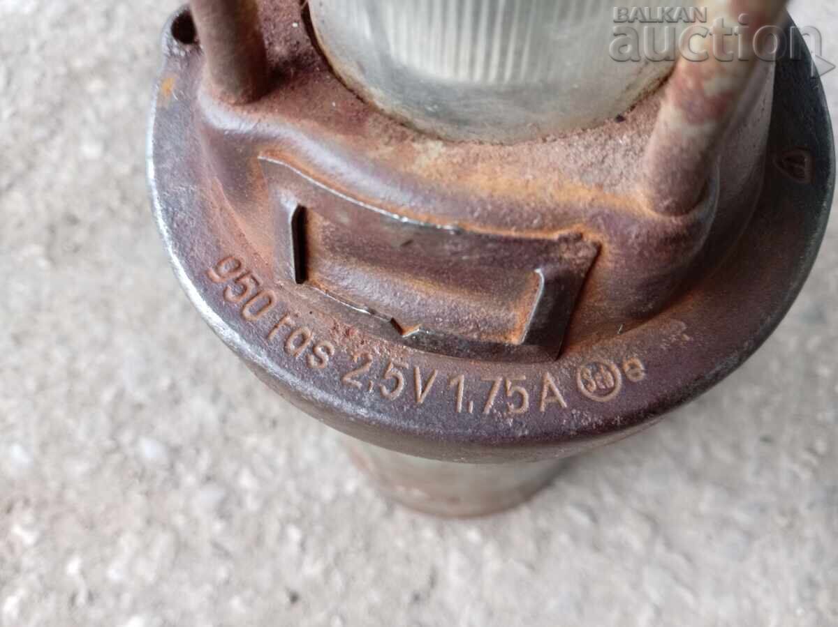 Livrarea Lampă veche germană cu acumulator Livrarea Lampă veche germană cu acumulator