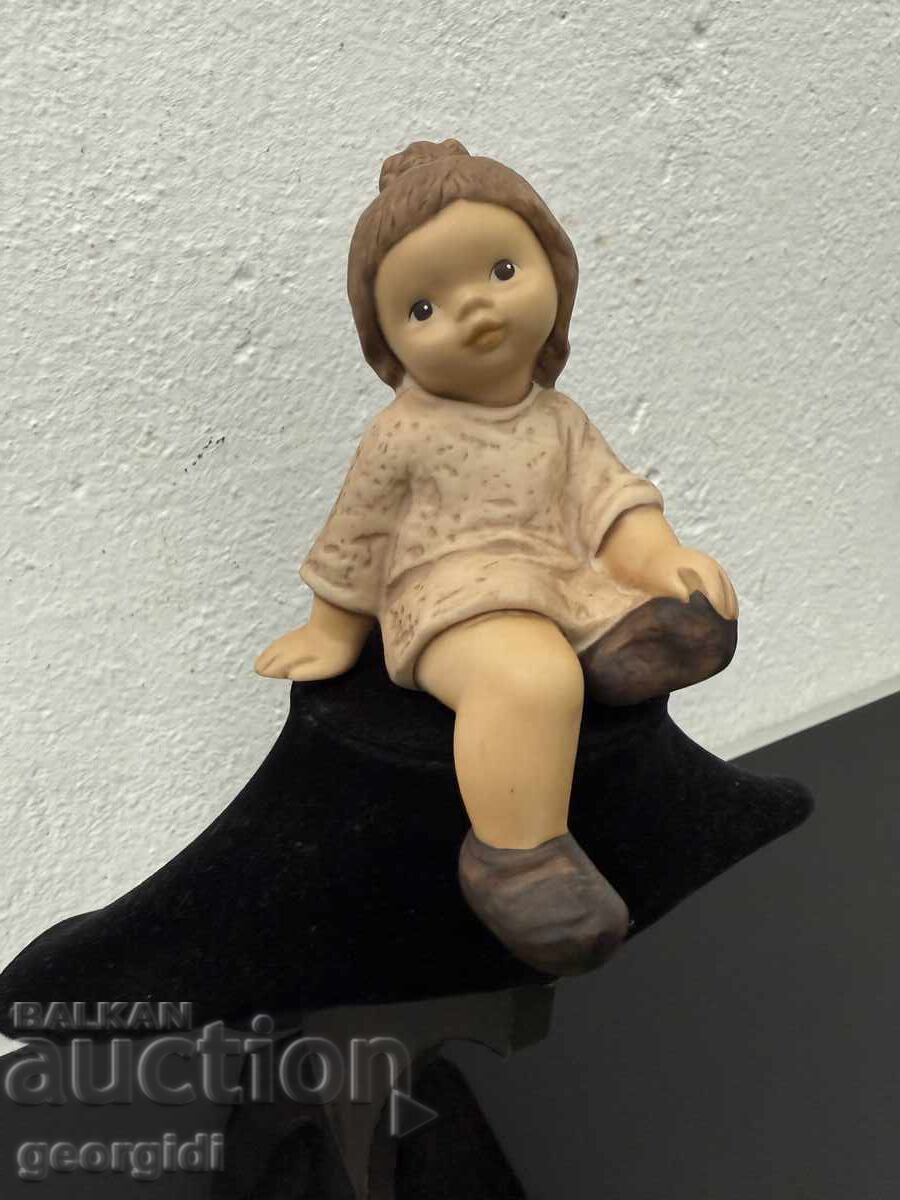 Licitație Figurină de porțelan Goebel Nina - marco. Nr. 7440
