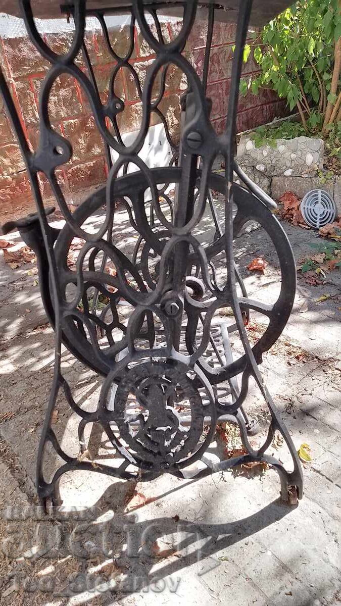 Singer sewing machine stand - 7