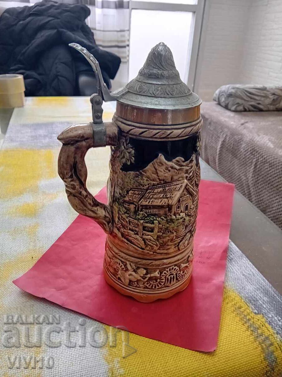 Cană veche, muzicală pentru bere