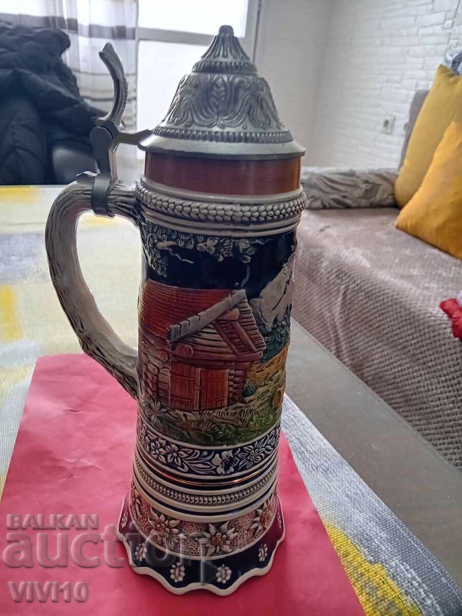 Παλιά, μουσική κούπα μπύρας με τιμή 80.00 BGN | € 40.90