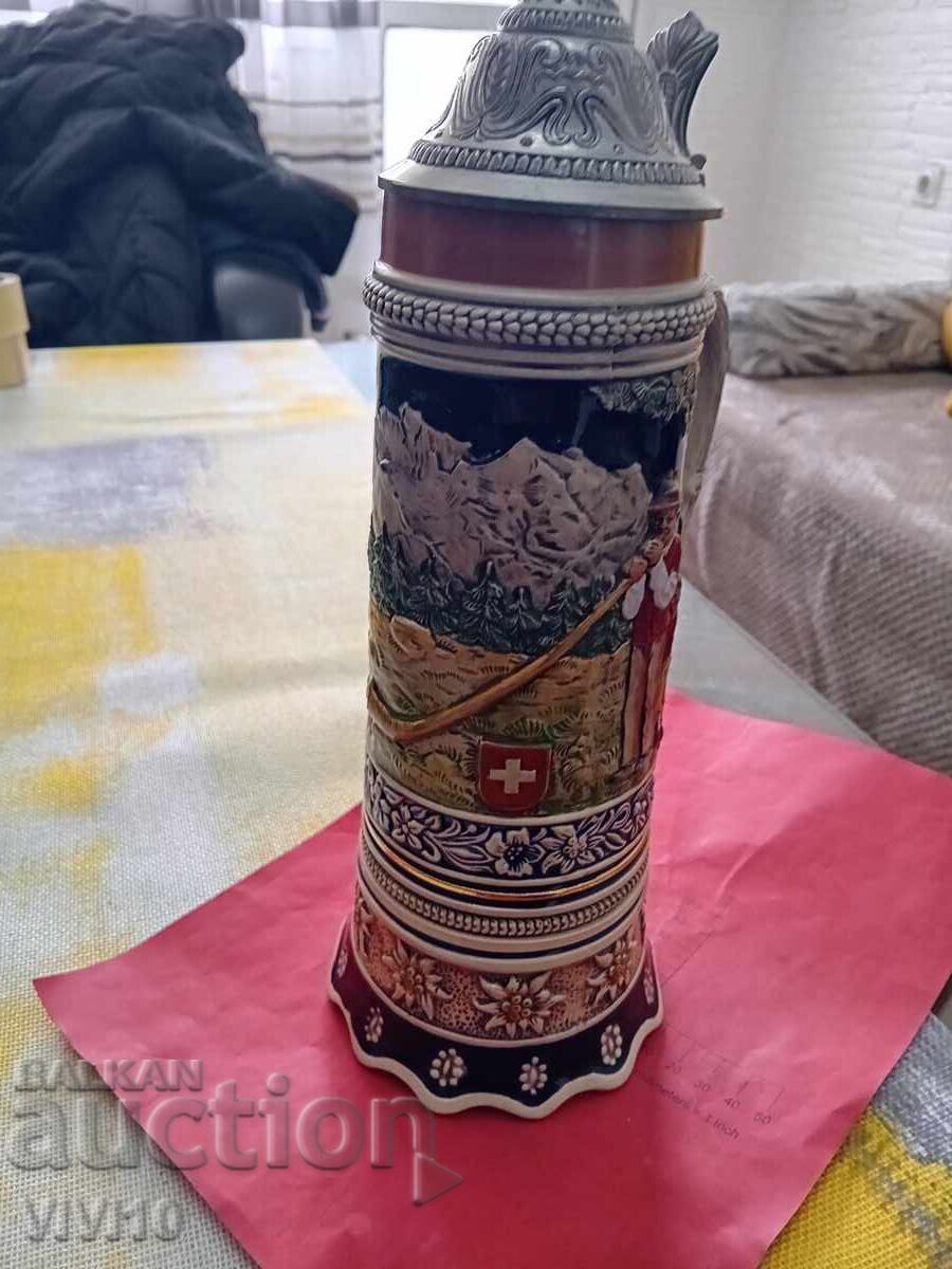 Παλιά, μουσική κούπα μπύρας