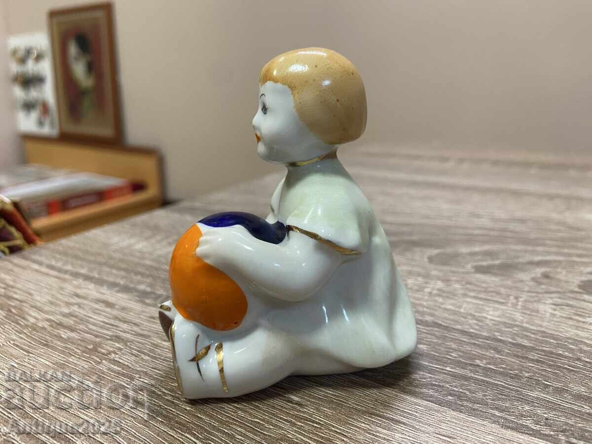 Аукцион Порцеланова статуетка „Момиче с топка“