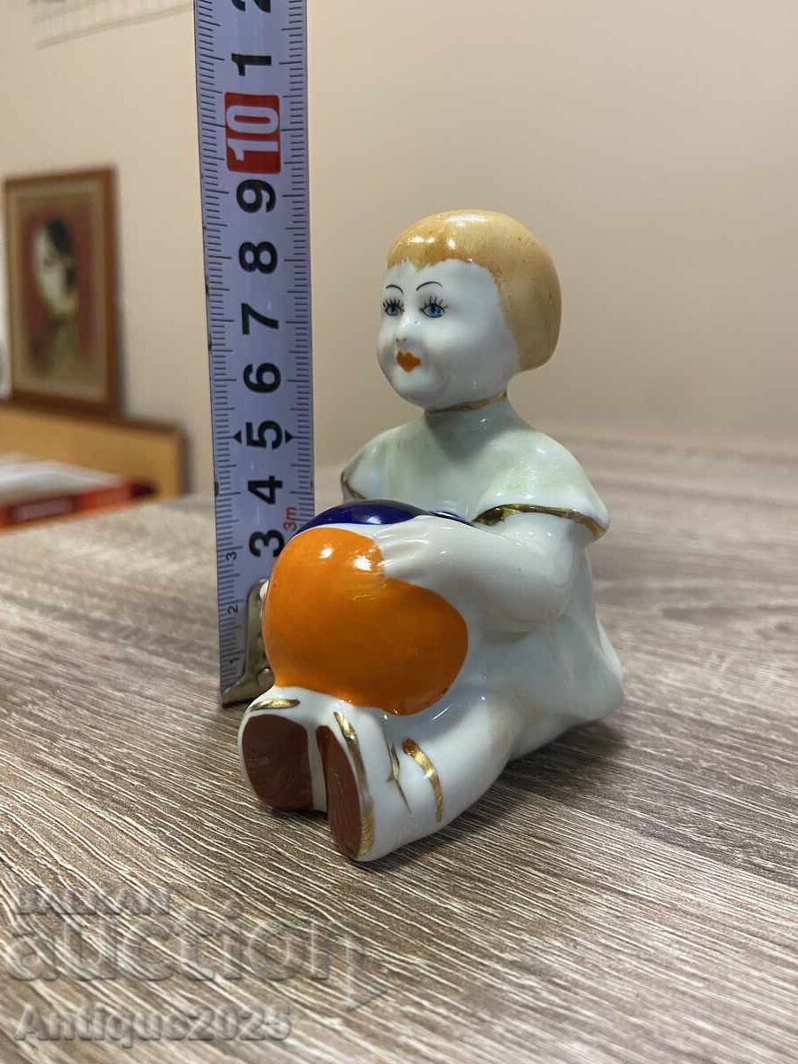 Statuetă din porțelan „Fată cu minge” - 7