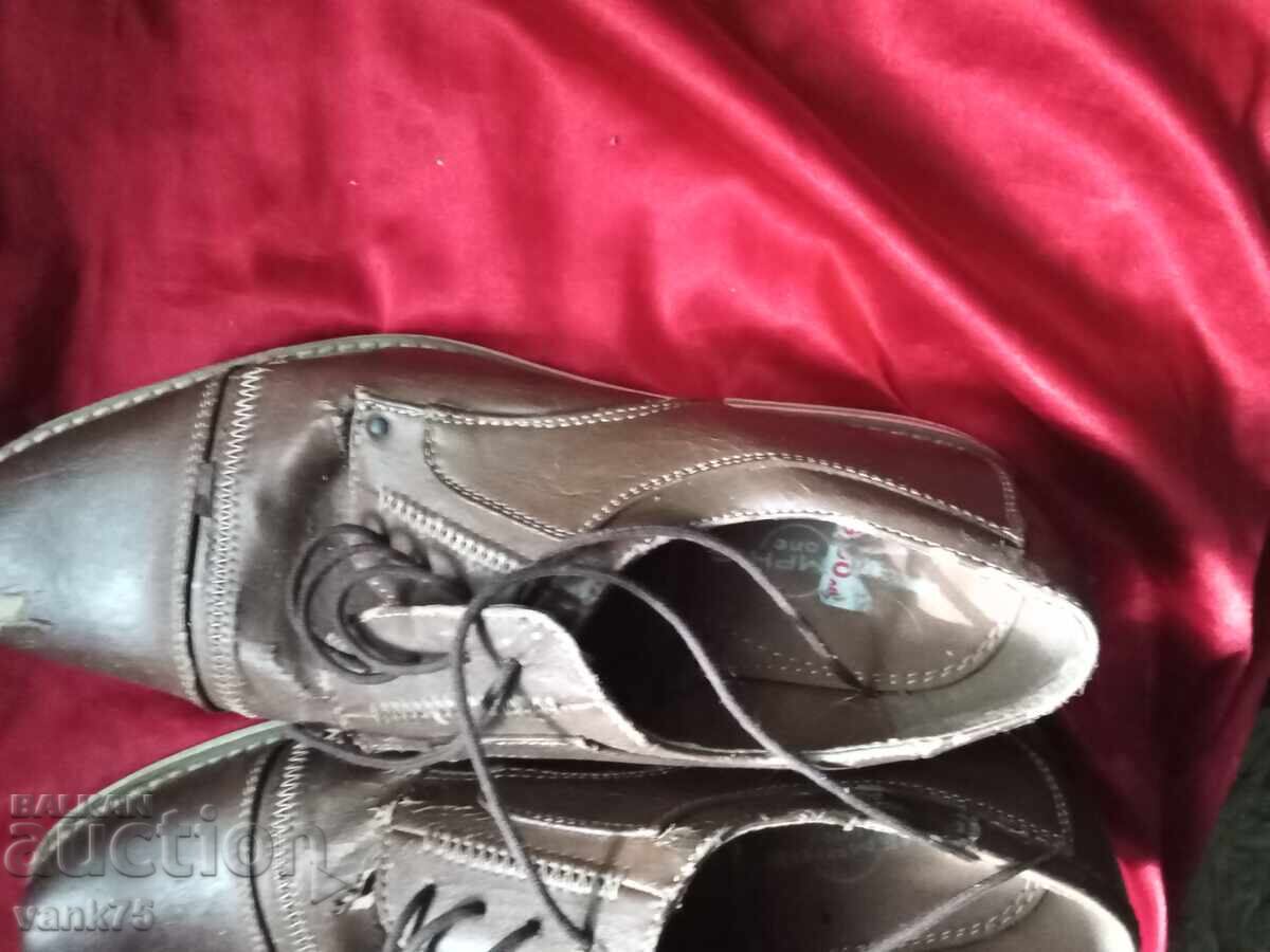 Παράδοση Μαρκόσπορτ παπούτσια και αθλητικά παπούτσια