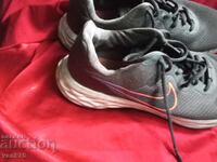 Adidași și pantofi de marcă