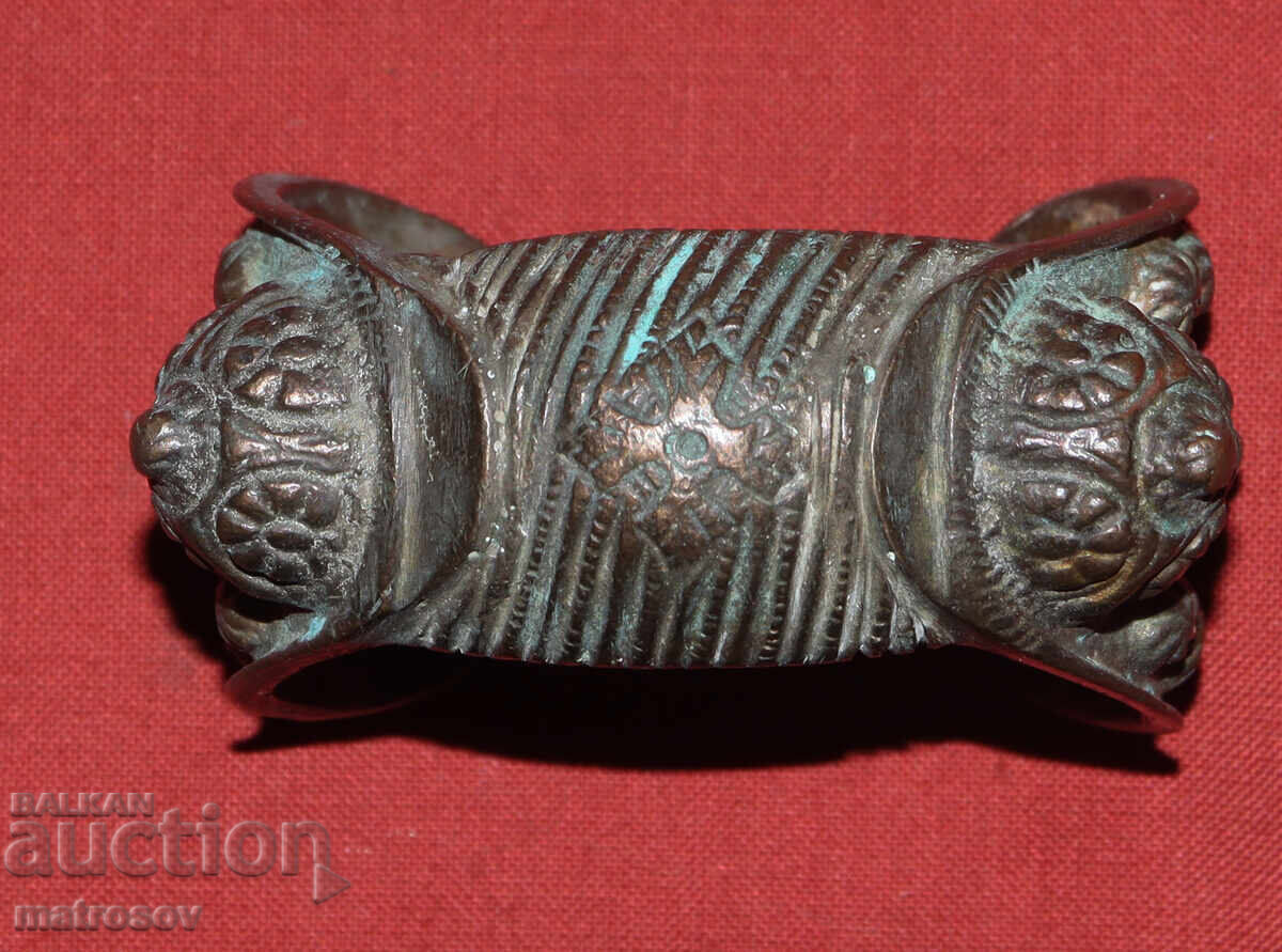 Brățară veche tradițională din bronz, bijuterie, cataramă cu preț 200.00 BGN | € 102.26