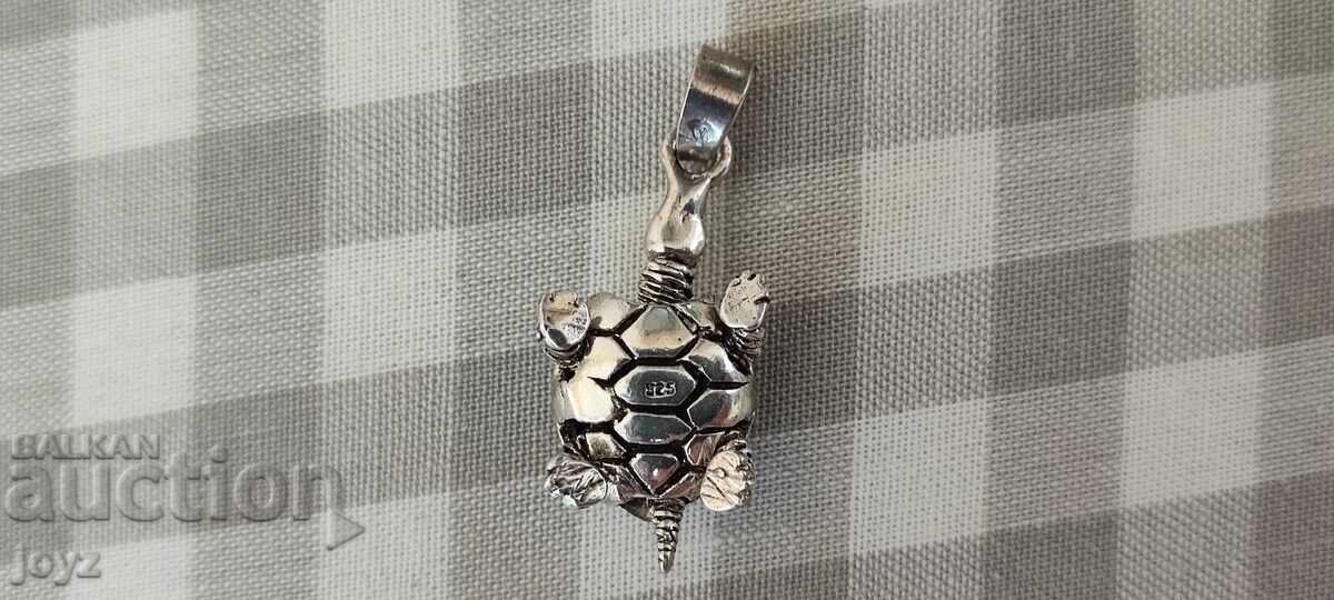 Auction  Silver Turtle Pendant 4.08 Grams / 925 Hallmark
