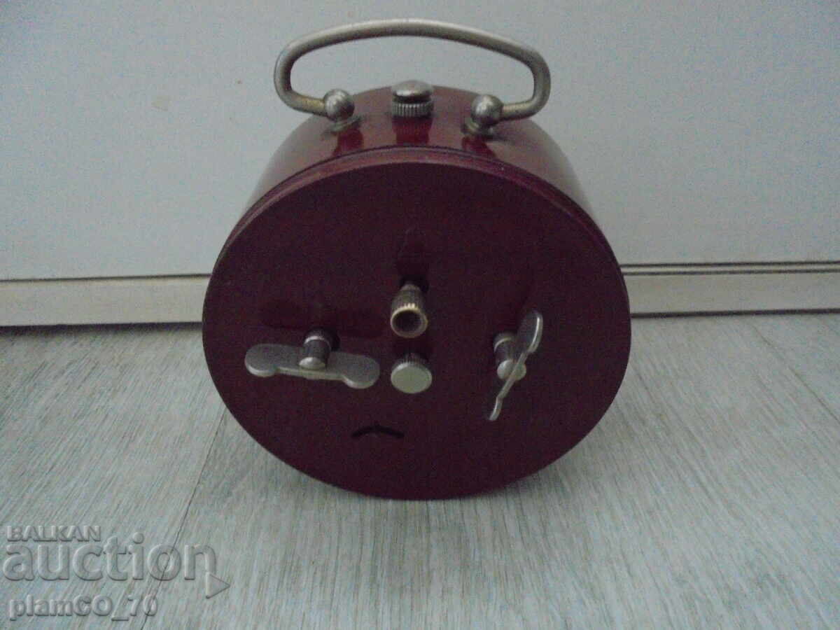 Παράδοση №*8302 Παλιό μηχανικό ρολόι / ξυπνητήρι - κλασικό μοντέλο Παράδοση №*8302 Παλιό μηχανικό ρολόι / ξυπνητήρι - κλασικό μοντέλο