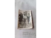 Φωτογραφία Σοφία Δύο γυναίκες και ένα κοριτσάκι σε μια βόλτα