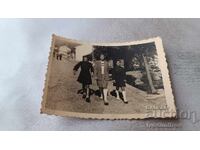 Снимка София Три момичета на разходка