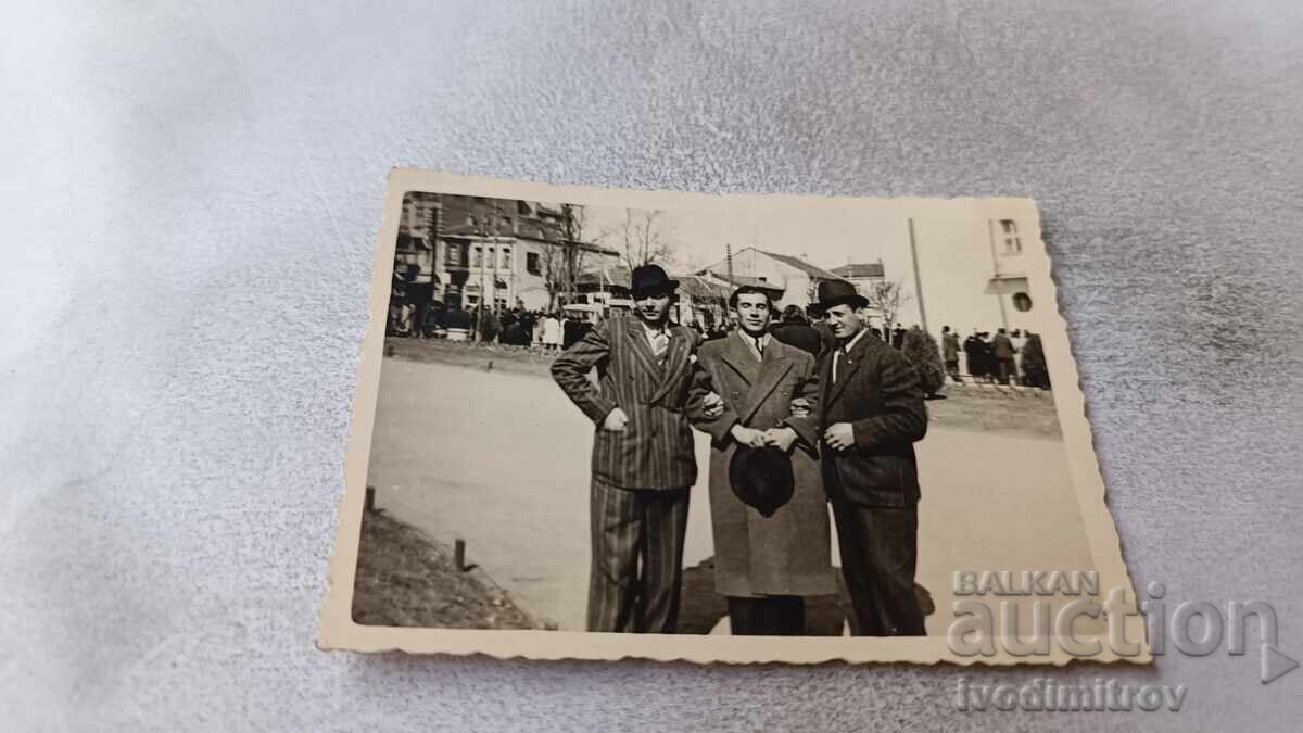 Φωτογραφία Σόφια Τρεις άνδρες στον δρόμο 1942