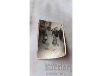 Φωτογραφία Σόφιας: Γυναίκα και κοριτσάκι σε βόλτα