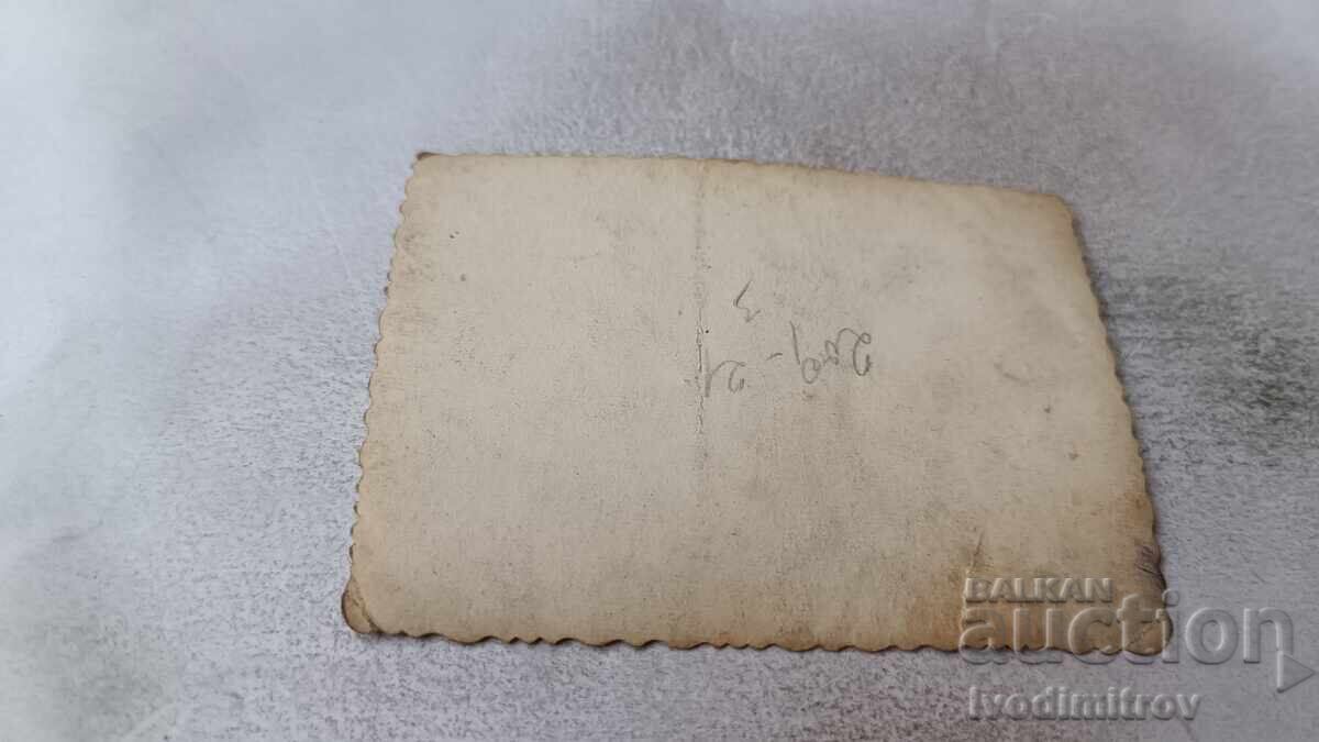 Φωτογραφία Σοφία Ένας άνδρας και δύο γυναίκες σε μια βόλτα με τιμή 2.35 BGN | € 1.20