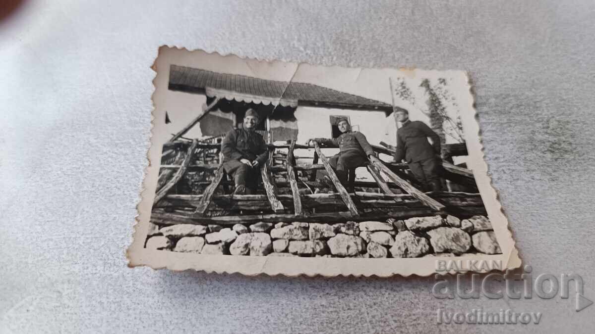 Снимка Долно Кърнино Трима войници 1941 Снимка Долно Кърнино Трима войници 1941