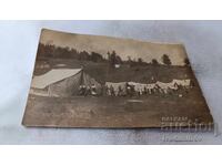 Foto Ofițeri și soldați în fața unei tabere de corturi