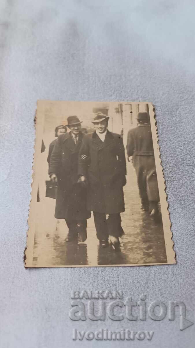 Foto Sofia Doi bărbați la plimbare