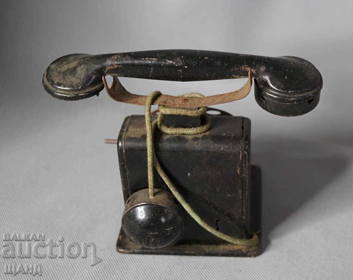 Παράδοση Παλιό μεταλλικό παιχνίδι από λαμαρίνα, μοντέλο τηλεφώνου Παράδοση Παλιό μεταλλικό παιχνίδι από λαμαρίνα, μοντέλο τηλεφώνου