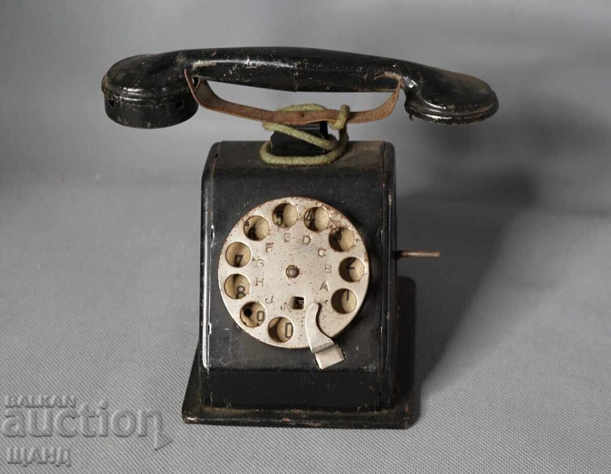 Παλιό μεταλλικό παιχνίδι από λαμαρίνα, μοντέλο τηλεφώνου Παλιό μεταλλικό παιχνίδι από λαμαρίνα, μοντέλο τηλεφώνου