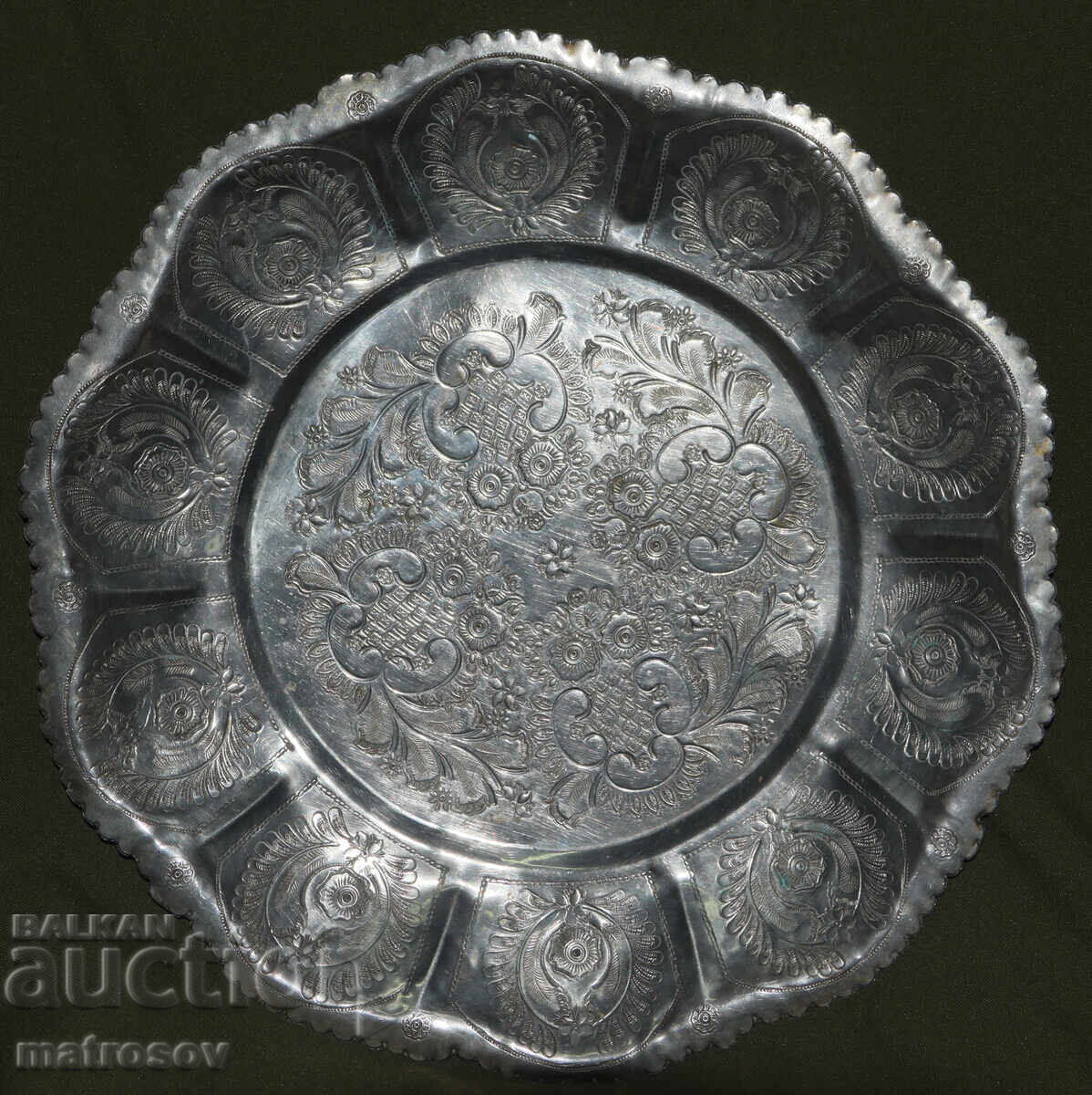 Metal silver-plated tray with price 200.00 BGN | € 102.26