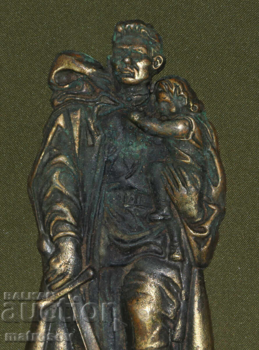 Παράδοση Χάλκινο άγαλμα, ανάγλυφο ΕΣΣΔ, απελευθερωτής στρατιώτης