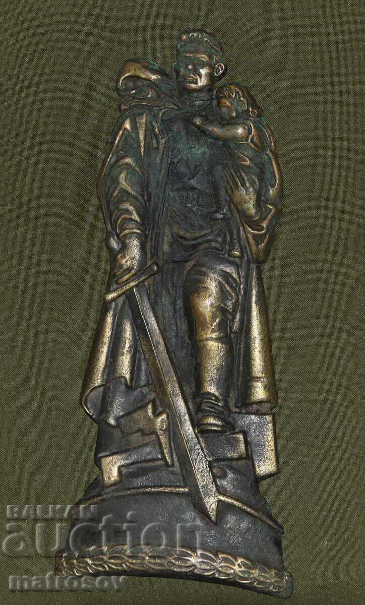 Χάλκινο άγαλμα, ανάγλυφο ΕΣΣΔ, απελευθερωτής στρατιώτης