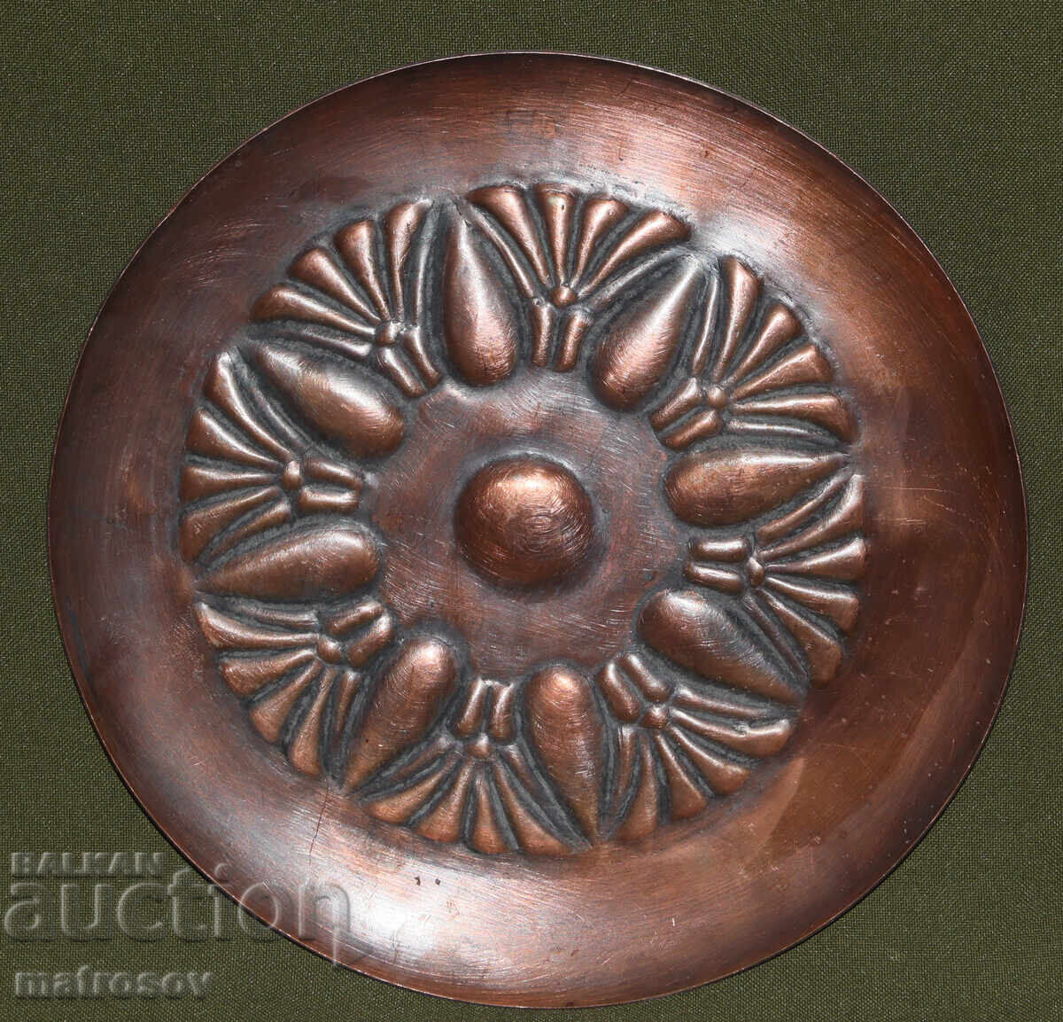 Farfurie de cupru placată, decorațiune de perete cu preț 100.00 BGN | € 51.13