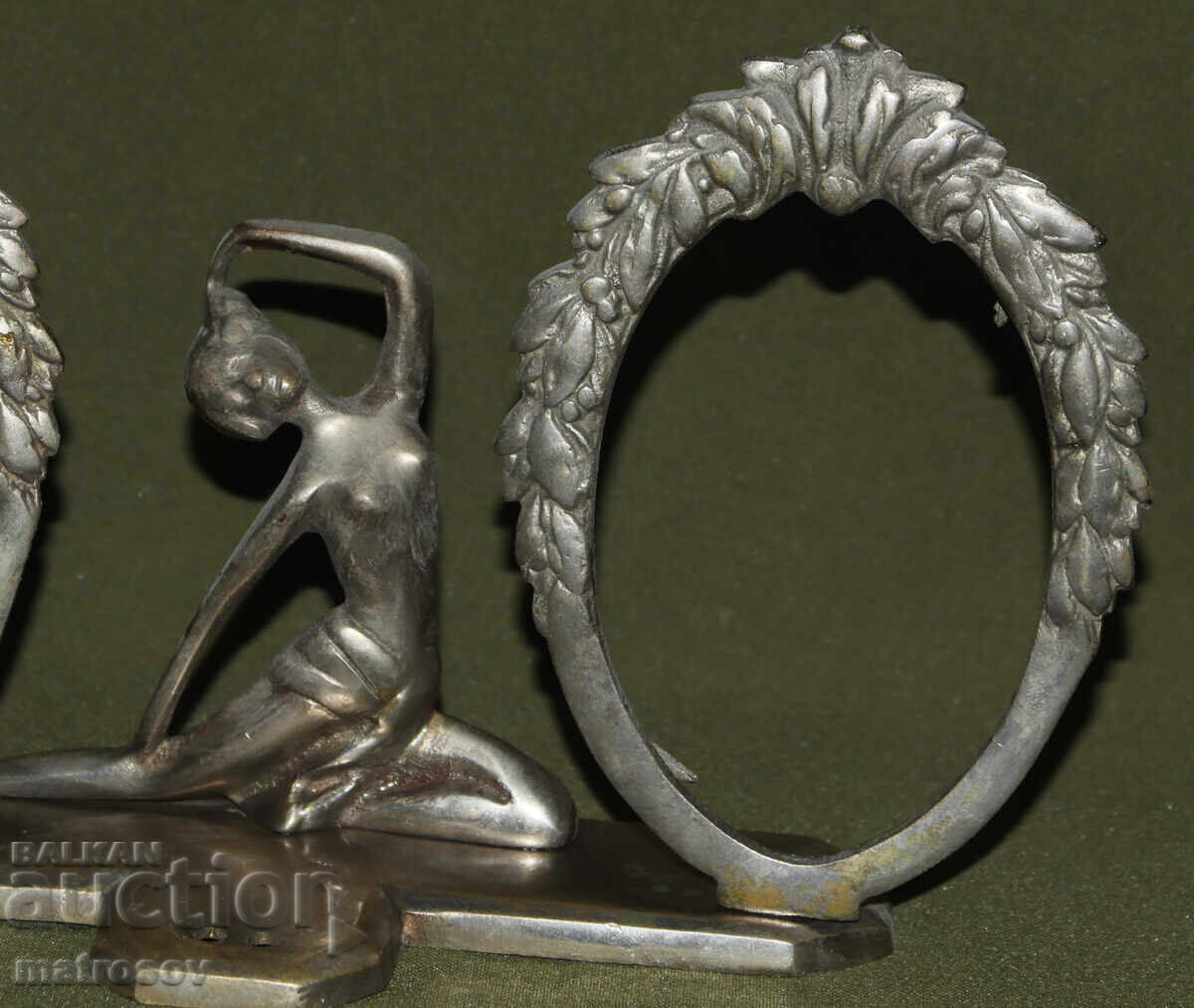 Delivery of Metal double tabletop picture frame, female figure