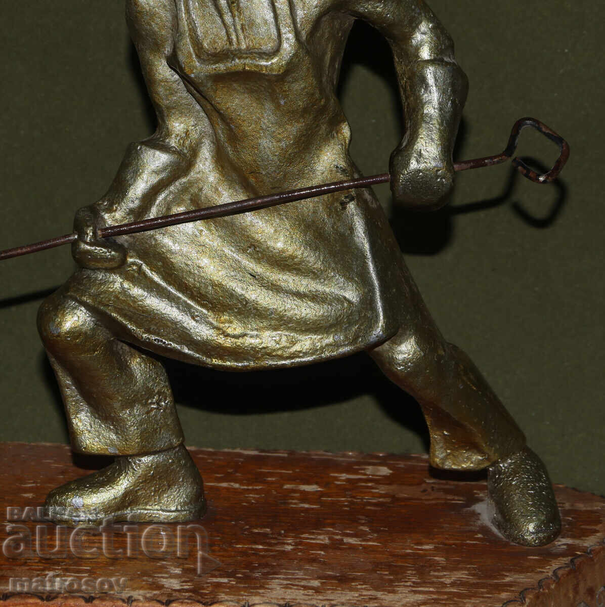 Delivery of Handmade metal statuette, worker