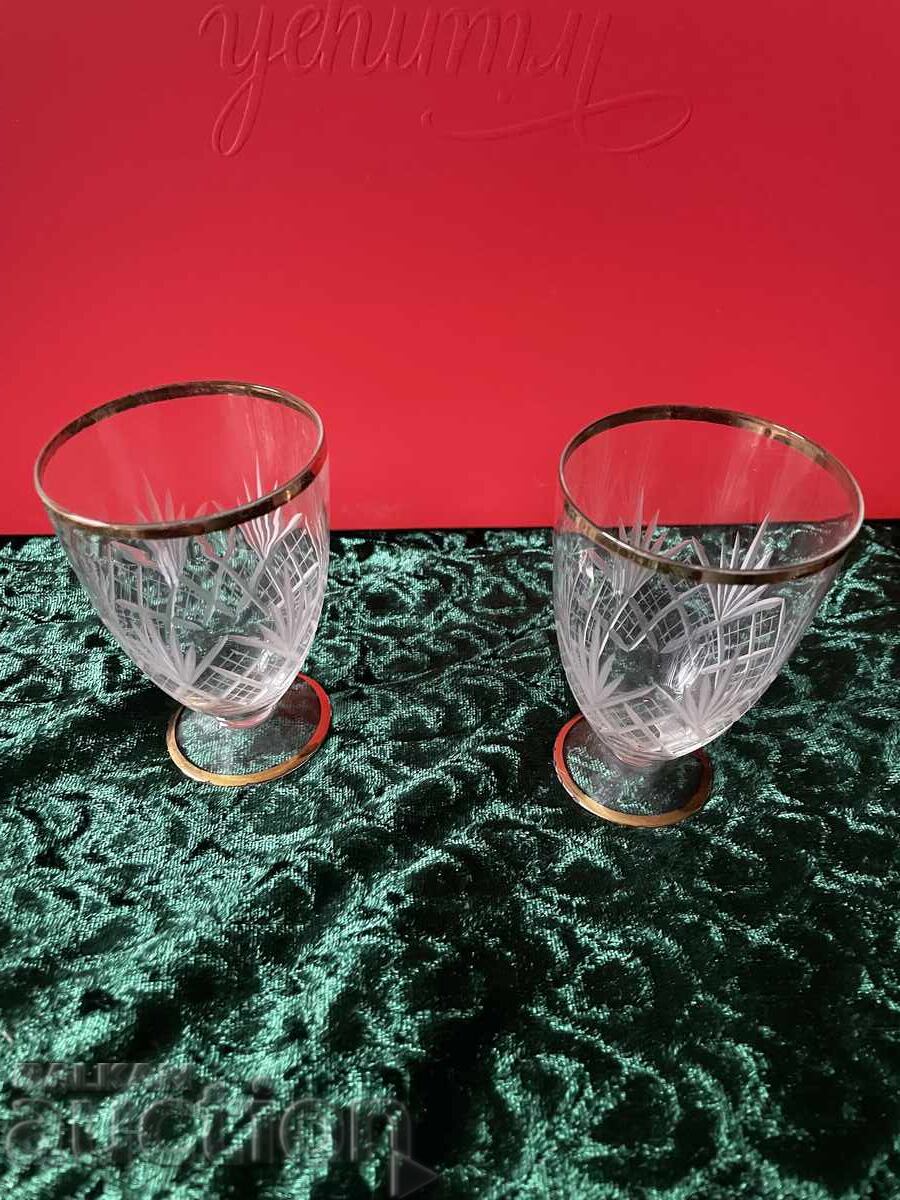 Engraved glass bowls, 8 cm high