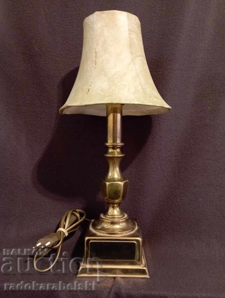 Lampă de masă din alamă veche Lampă de masă din alamă veche