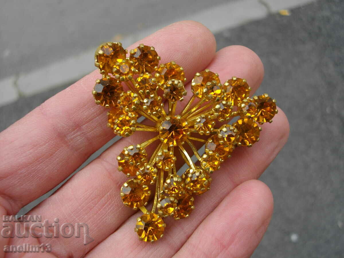 BROȘĂ VECHE cu preț 40.00 BGN | € 20.45