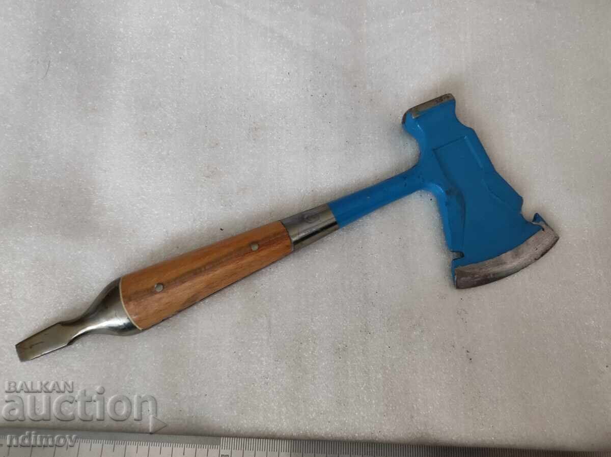 Topor practic german cu preț 95.00 BGN | € 48.57 Topor practic german cu preț 95.00 BGN | € 48.57