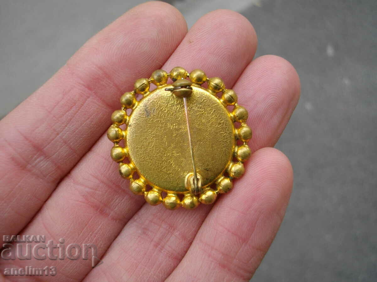 Доставка на СТАРА ПОЗЛАТЕНА БРОШКА С ПОРЦЕЛАН