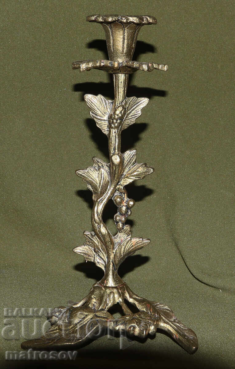 Χάλκινο διακοσμητικό κηροπήγιο με τιμή 140.00 BGN | € 71.58 Χάλκινο διακοσμητικό κηροπήγιο με τιμή 140.00 BGN | € 71.58