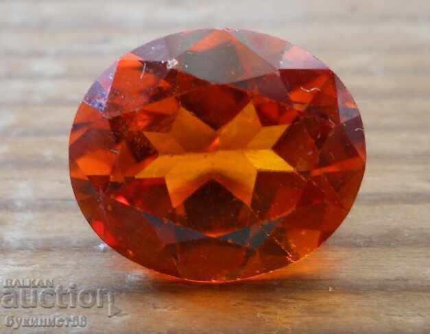 Φασεταρισμένος ημιπολύτιμος λίθος - γρανάτης εσσονίτης Φασεταρισμένος ημιπολύτιμος λίθος - γρανάτης εσσονίτης