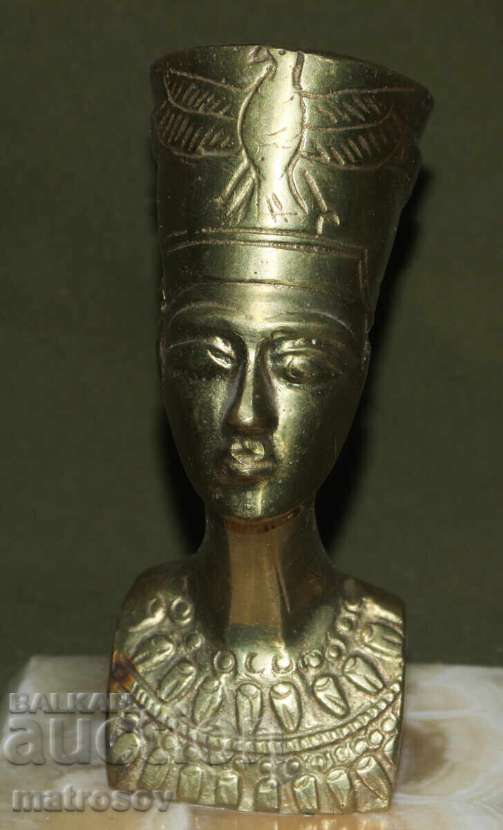 Χάλκινο γλυπτό προτομής με μαρμάρινη βάση, Νεφερτίτη με τιμή 200.00 BGN | € 102.26