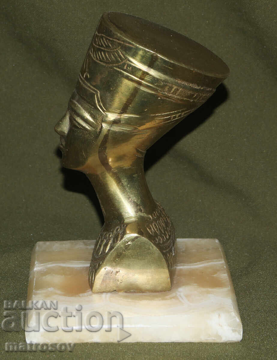 Δημοπρασία Χάλκινο γλυπτό προτομής με μαρμάρινη βάση, Νεφερτίτη