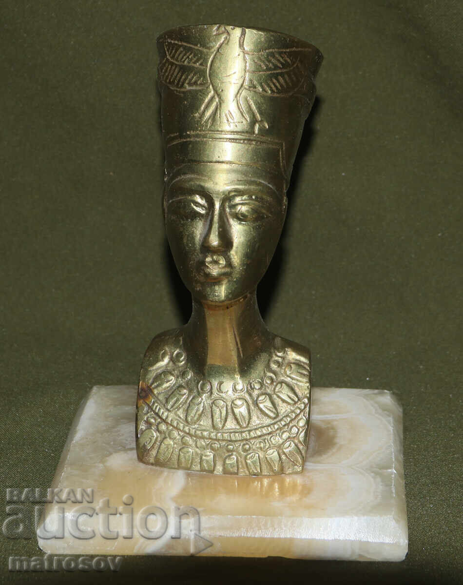 Χάλκινο γλυπτό προτομής με μαρμάρινη βάση, Νεφερτίτη