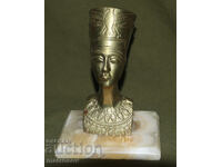 Sculptură din alamă bust cu bază de marmură, Nefertiti